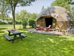 オランダのデルフトにある大きさ12坪の小さなドームハウス