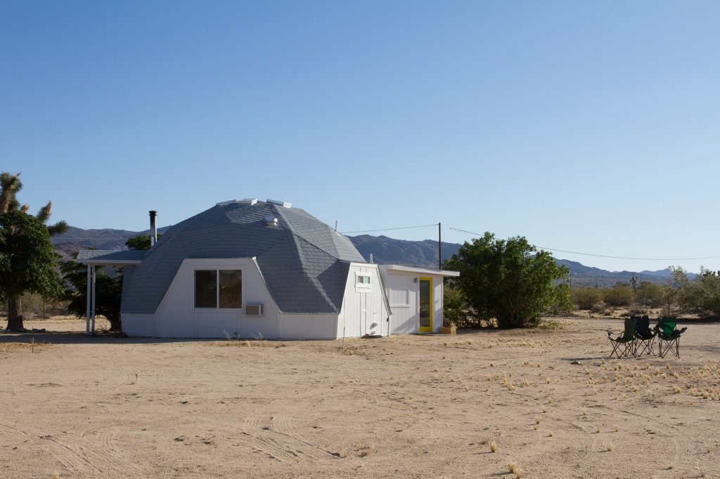 アメリカのカリフォルニアのジョシュア ツリーにある砂漠のドームハウス ドームハウスを建てるなら専門家が設計するdomehouse Info へ