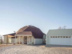 アメリカのカリフォルニア州プラサービルにあるドームハウス