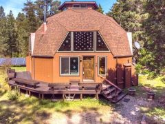 アメリカのカリフォルニア州フォートブラッグにあるドームハウス