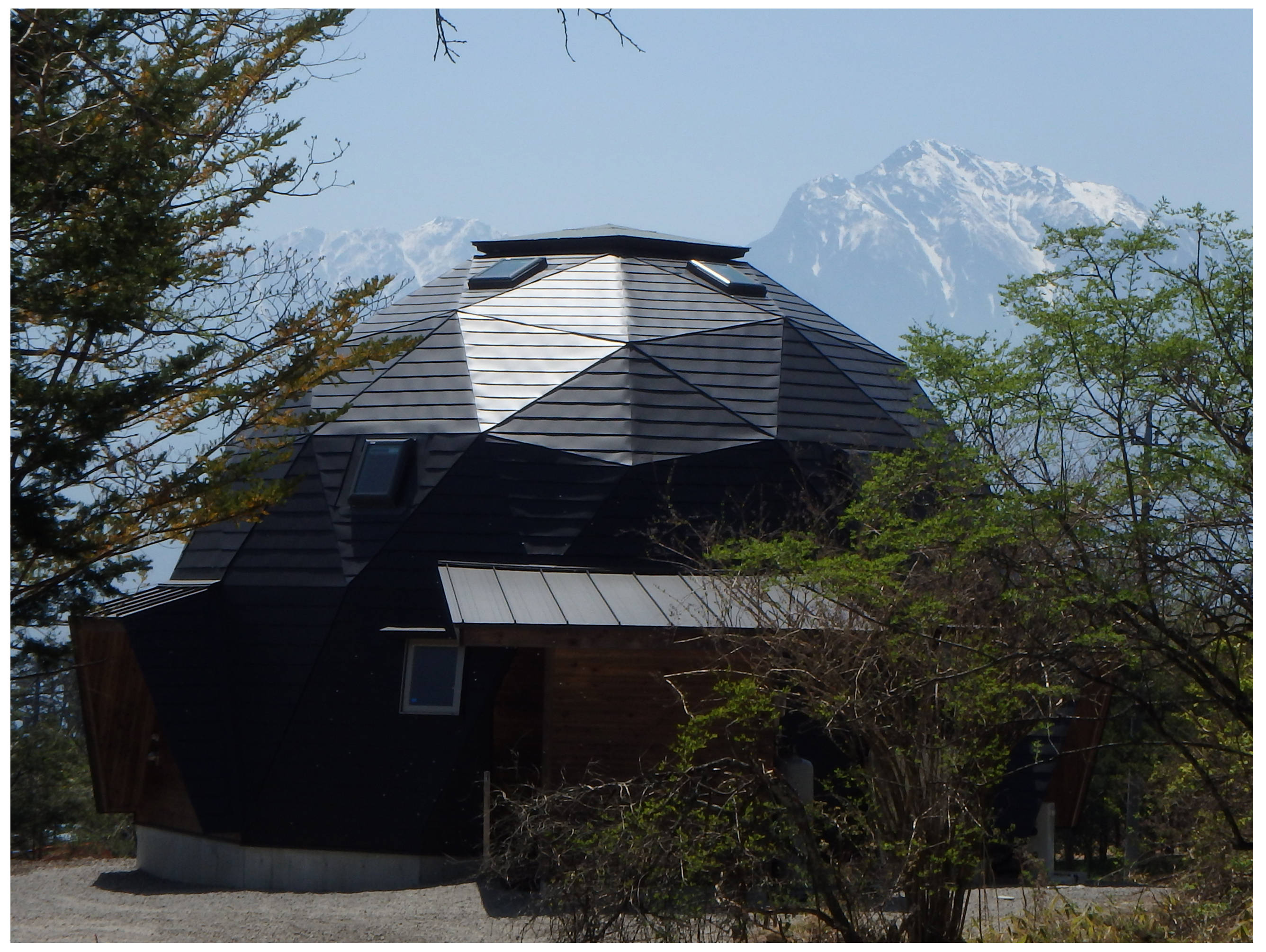 甲斐駒ヶ岳とドームハウス | ドームハウスを建てるなら専門家が設計